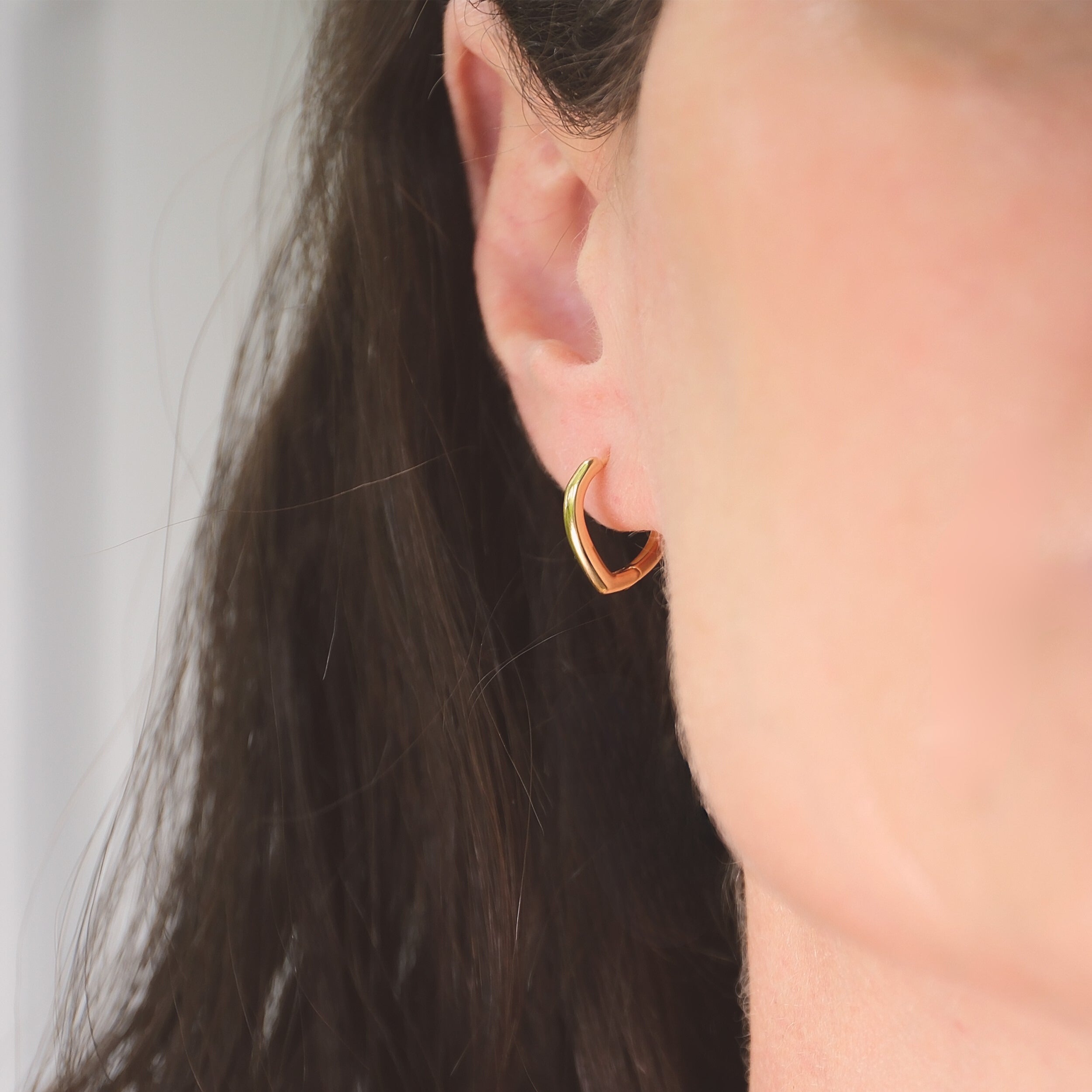 V-Shaped Huggie Earrings-Harper Phinn Jewelry